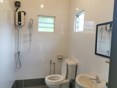 TOILET &amp; BATHROOM